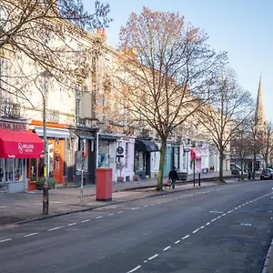 Ground Floor 2 Bedroom Town Centre Cheltenham