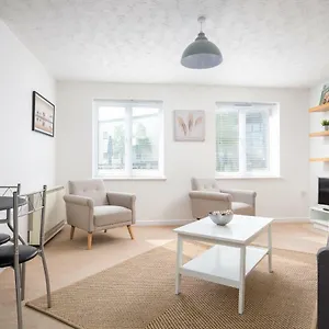 Lloyd Close - Close To Town Centre & Gchq Cheltenham